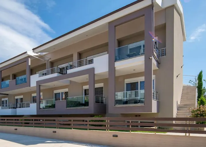 Sithonia Luxury 4 Beds Apartment