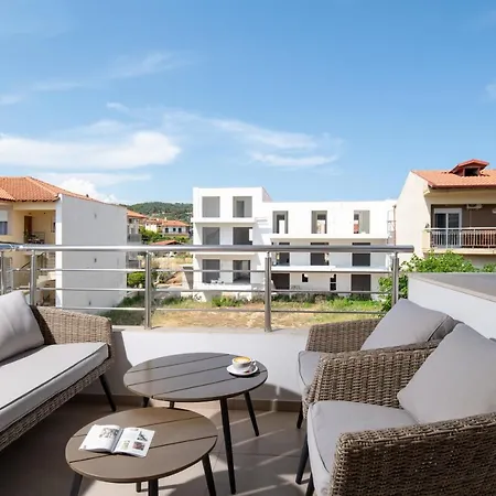 Sithonia Luxury 4 Beds Apartment