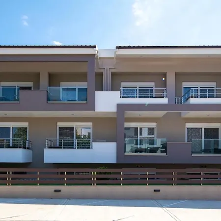 Sithonia Luxury 4 Beds Apartment *