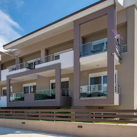 Sithonia Luxury 4 Beds Apartment
