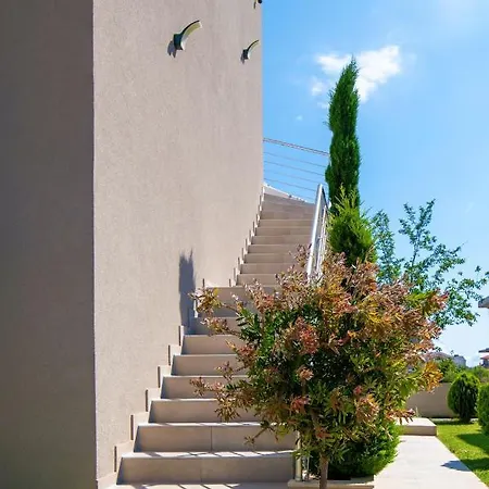 Sithonia Luxury 4 Beds Apartment *