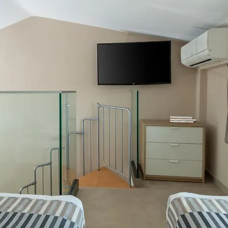 Sithonia Luxury 4 Beds