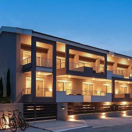 Sithonia Luxury 4 Beds Apartment *