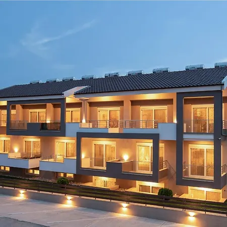 Sithonia Luxury 4 Beds