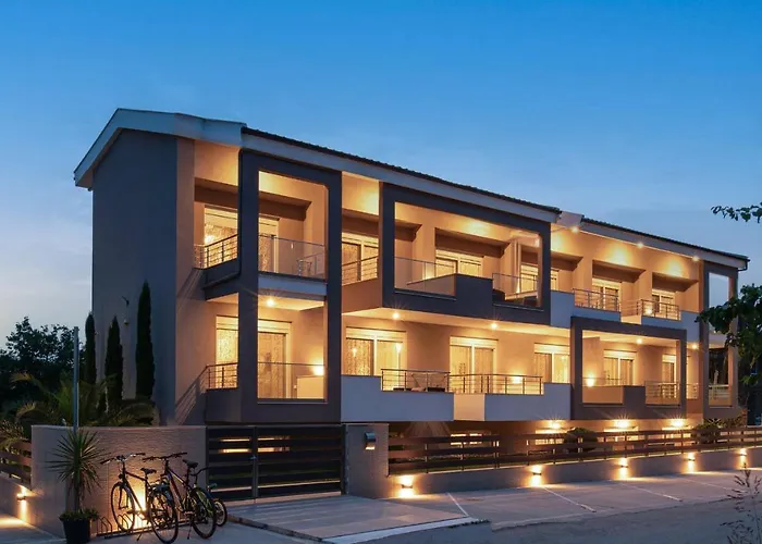 Sithonia Luxury 4 Beds דירה *