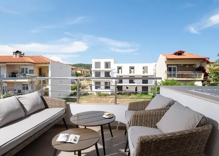 Sithonia Luxury 4 Beds شقة