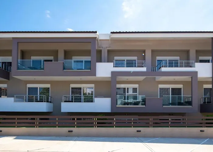 Sithonia Luxury 4 Beds شقة *